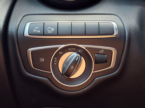 Used 2018 Mercedes-Benz GLC 300 4MATIC image 30