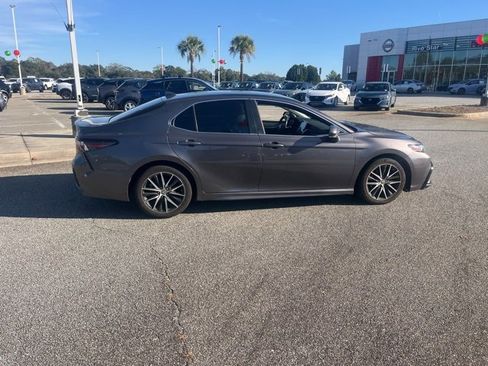Used 2024 Toyota Camry SE image 5