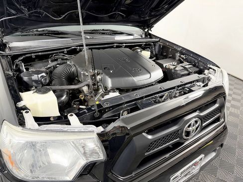 Used 2015 Toyota Tacoma w/ TRD Sport Package AWD/4WD image 20