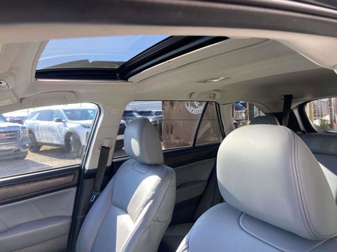 Used 2018 Subaru Outback 2.5i Limited image 3