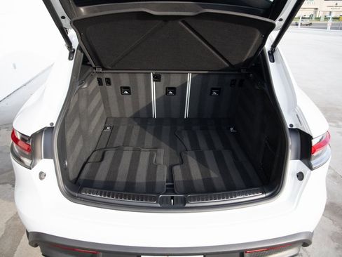 Certified 2024 Porsche Macan image 25