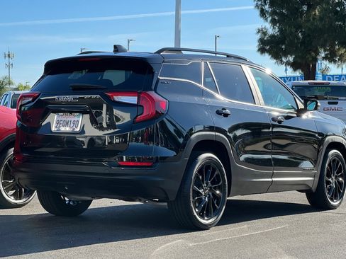 Used 2023 GMC Terrain SLE w/ Driver Convenience Package AWD/4WD image 4