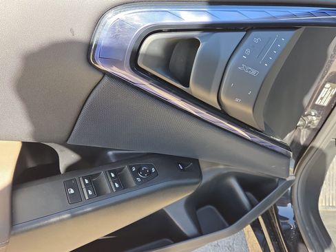 Used 2025 BMW X3 xDrive30i w/ Premium Package image 15