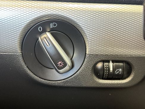 Used 2017 Volkswagen Jetta SE image 28