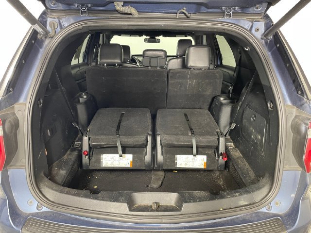 Used 2018 Ford Explorer XLT w/ Equipment Group 202A AWD/4WD image 14