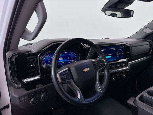 Used 2023 Chevrolet Silverado 1500 LT AWD/4WD image 9