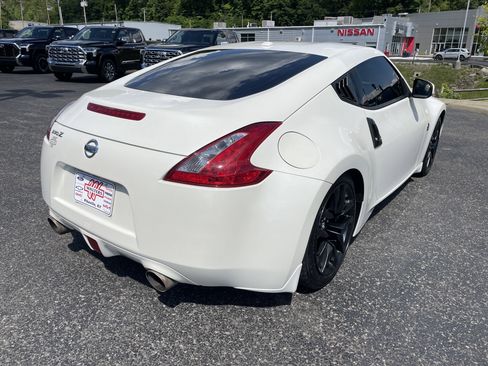 Used 2017 Nissan 370Z Touring RWD image 2