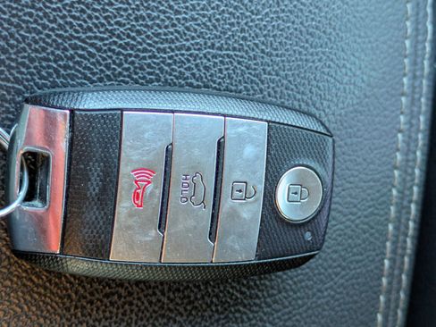 Used 2017 Kia Niro EX image 32