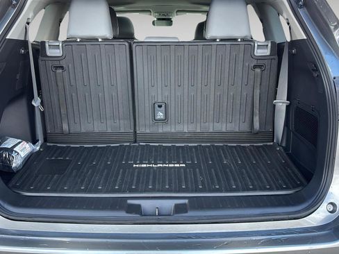 Used 2025 Toyota Highlander XLE image 21