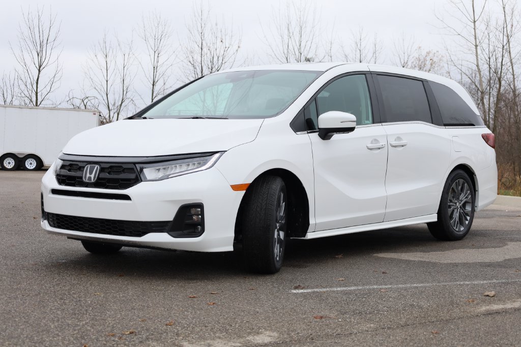New 2027 Honda Odyssey Touring image 3