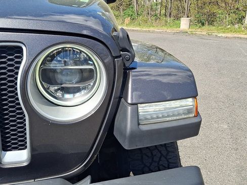 Used 2022 Jeep Wrangler Unlimited Sahara w/ LED Lighting Group AWD/4WD image 12