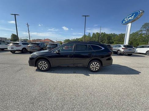 Used 2022 Subaru Outback Premium AWD/4WD image 2