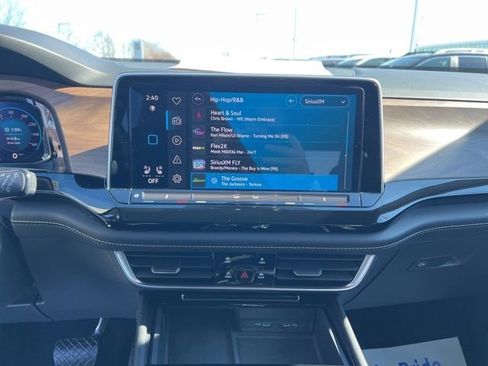 Used 2024 Volkswagen Atlas SE image 16