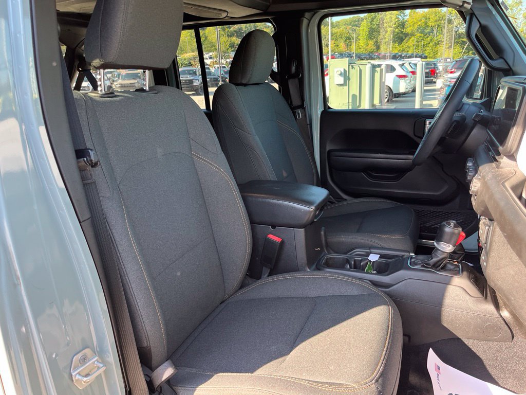 Used 2024 Jeep Wrangler Unlimited AWD/4WD image 11