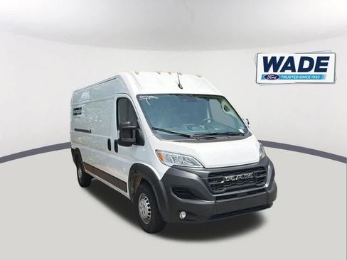 Used 2025 RAM ProMaster 2500 w/ Convenience Group FWD image 3