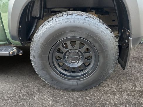 Used 2022 Toyota Tacoma TRD Off-Road w/ Black Out Package (TMS) image 12