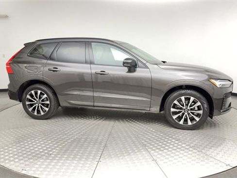 Certified 2025 Volvo XC60 B5 Plus image 9