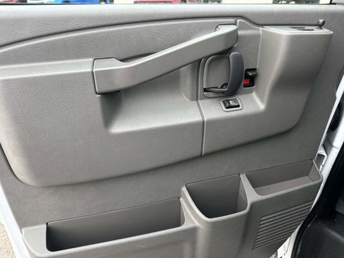 Certified 2017 Chevrolet Express 2500 image 16