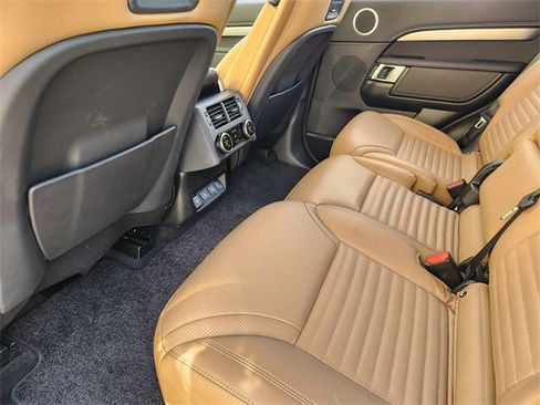 Used 2024 Land Rover Discovery Dynamic SE image 28