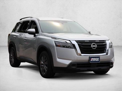 Used 2025 Nissan Pathfinder SV AWD/4WD image 3
