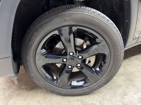 Used 2023 Jeep Grand Cherokee Altitude image 28