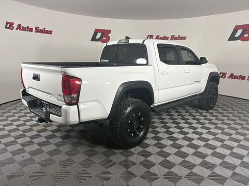 Used 2017 Toyota Tacoma TRD Off-Road w/ Tow Package (A/T) AWD/4WD image 7