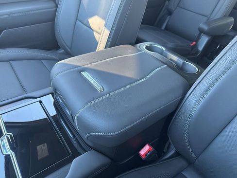 New 2026 GMC Yukon Denali w/ Denali Reserve Package AWD/4WD image 39