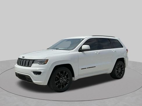 Used 2022 Jeep Grand Cherokee Laredo X RWD image 2
