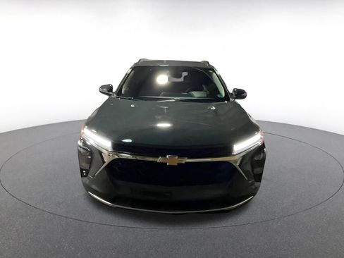 Used 2025 Chevrolet Trax LT image 4