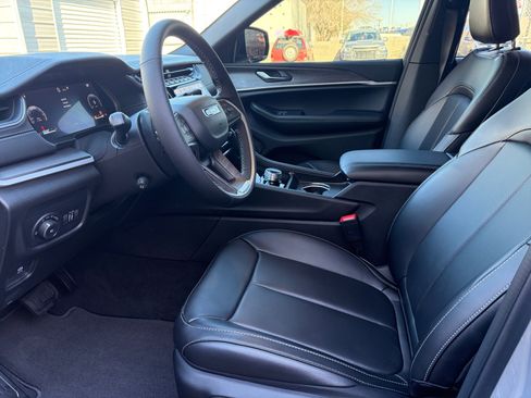 New 2025 Jeep Grand Cherokee Limited w/ Luxury Tech Group II image 12