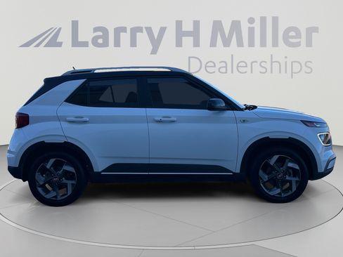 Certified 2024 Hyundai Venue Limited FWD image 7