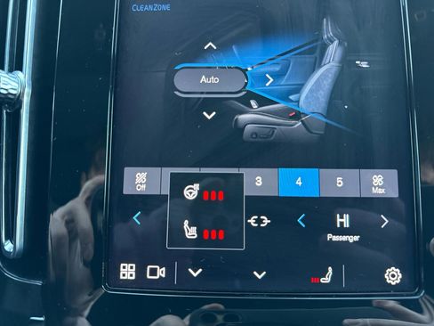 Used 2021 Volvo XC40 P8 Recharge w/ Climate Package image 40