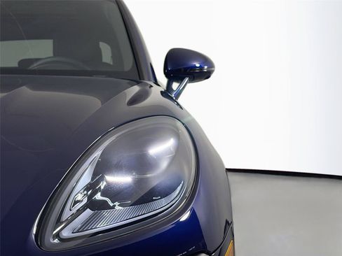 Certified 2026 Porsche Macan AWD/4WD image 15