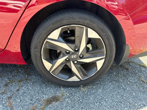 Used 2023 Hyundai Elantra SEL w/ Convenience Package FWD image 9