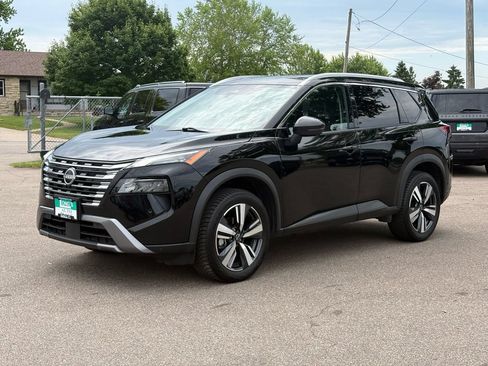 Used 2024 Nissan Rogue SL AWD/4WD image 4