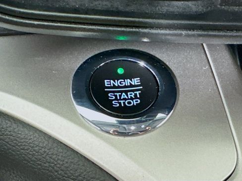 Used 2021 Ford Explorer XLT RWD image 26