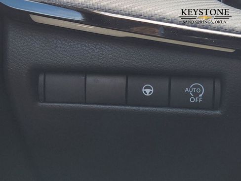 Used 2025 Nissan Kicks SR image 23