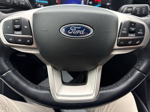 Used 2023 Ford Explorer XLT image 14