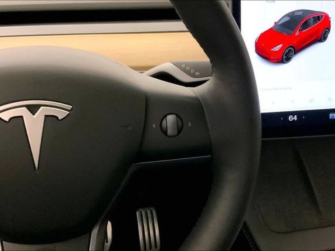 Used 2022 Tesla Model Y Performance AWD/4WD image 18