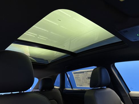 New 2026 Volkswagen Atlas Cross Sport SE image 24