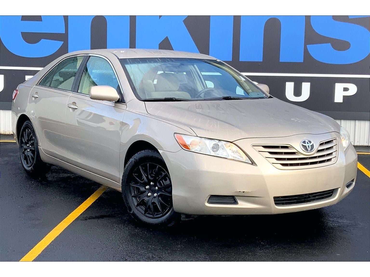 Used 2009 Toyota Camry SE FWD image 2