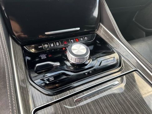 Used 2022 Jeep Wagoneer Series III w/ Convenience Group I image 14