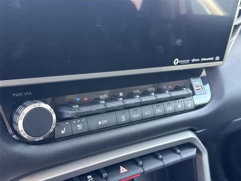 Used 2024 Toyota Tundra Limited image 21