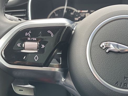 Used 2023 Jaguar F-PACE S image 28