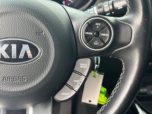 Used 2017 Kia Soul + image 25