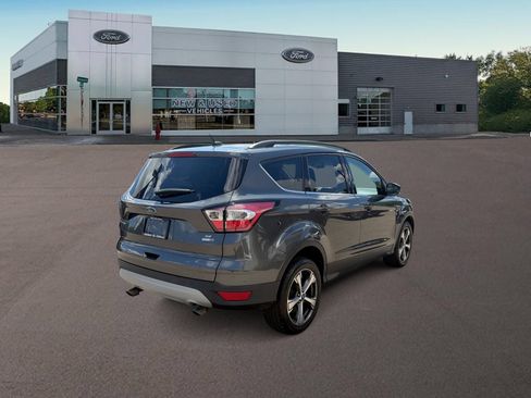 Used 2017 Ford Escape SE w/ Equipment Group 201A AWD/4WD image 9