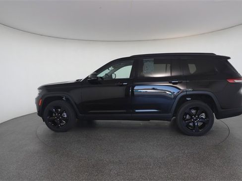 Used 2023 Jeep Grand Cherokee L Limited w/ Black Appearance Package image 8
