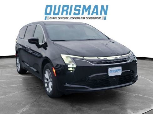 New 2027 Chrysler Pacifica Select AWD/4WD image 1