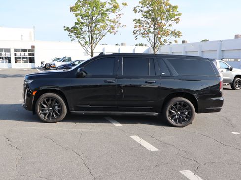 Used 2024 Cadillac Escalade ESV Premium Luxury AWD/4WD image 18