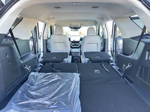 New 2026 Ford Explorer Active image 37